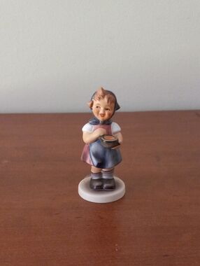 Goebel Hummel Porcelain Figurine "From Me To You" #629